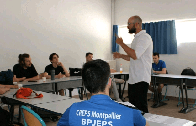 Image d'un atelier de groupe auprès de sportifs
